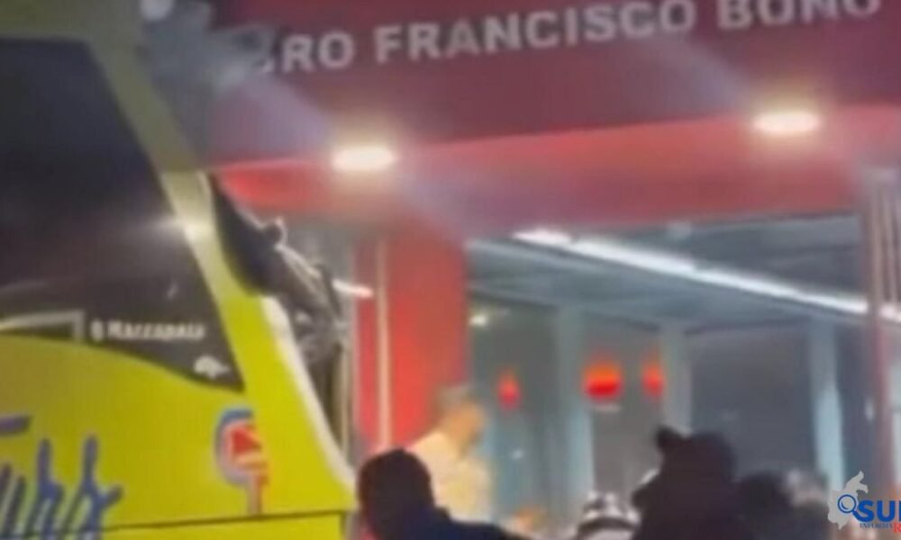 Autobús de Caribe Tours impacta estación del Metro en Santo Domingo