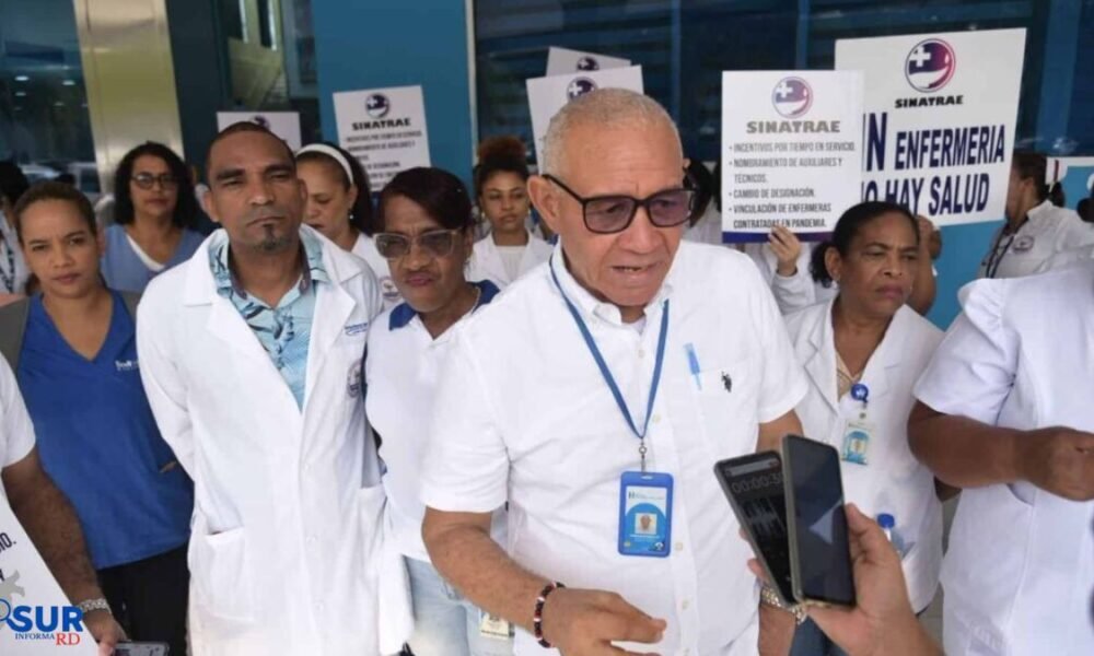 Enfermeras del hospital Cabral y Báez paralizan labores por reclamos laborales
