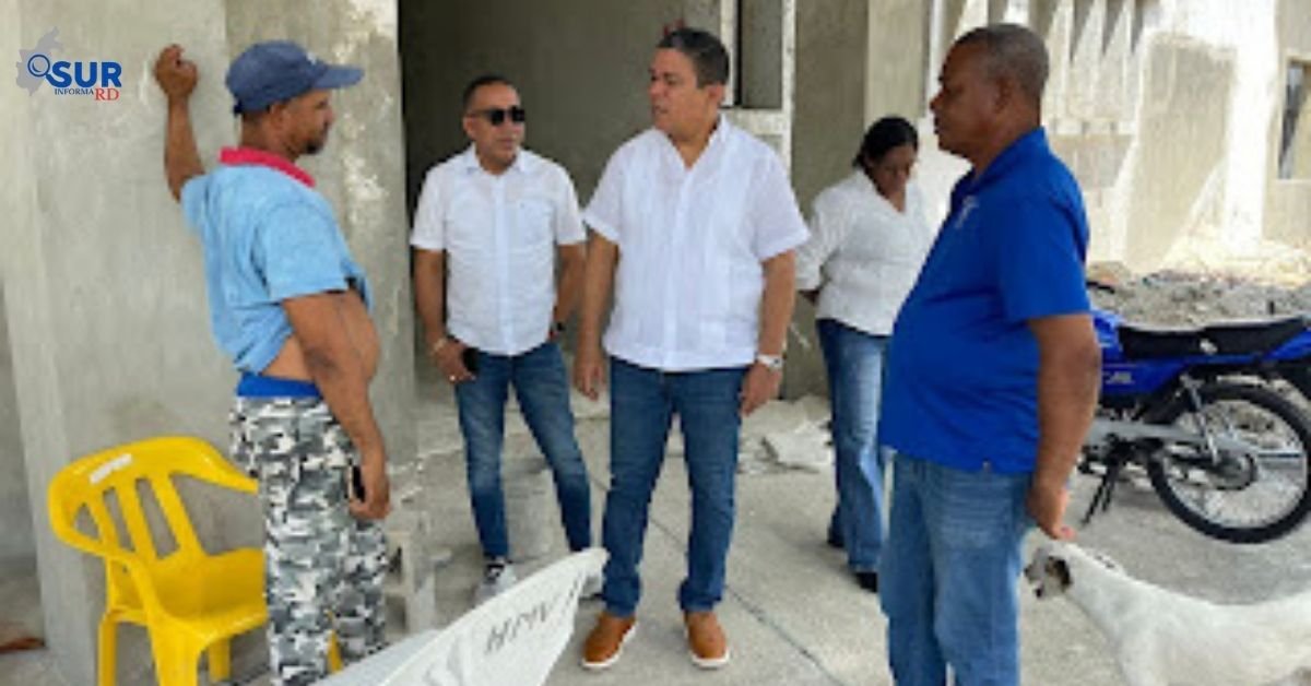 Senador Moisés Ayala supervisa avances en reconstrucción del hospital de Vicente Noble