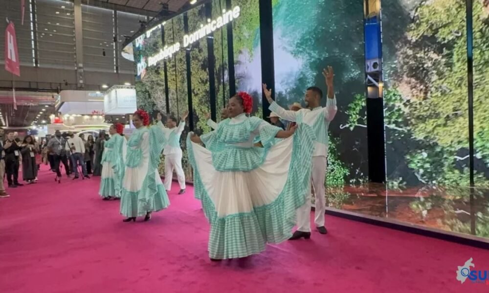 Merengue y gastronomía dominicana conquistan a París en feria turística internacional