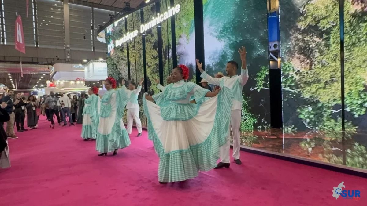 Merengue y gastronomía dominicana conquistan a París en feria turística internacional