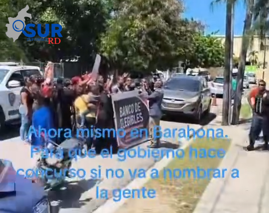 BARAHONA: Postulantes a maestros protestan por falta de nombramientos