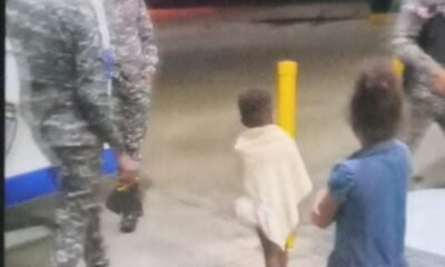Policía rescata de la calle dos niños solos que deambulaban de madrugada en Sosúa Policía rescata de la calle dos niños solos que deambulaban de madrugada en Sosúa