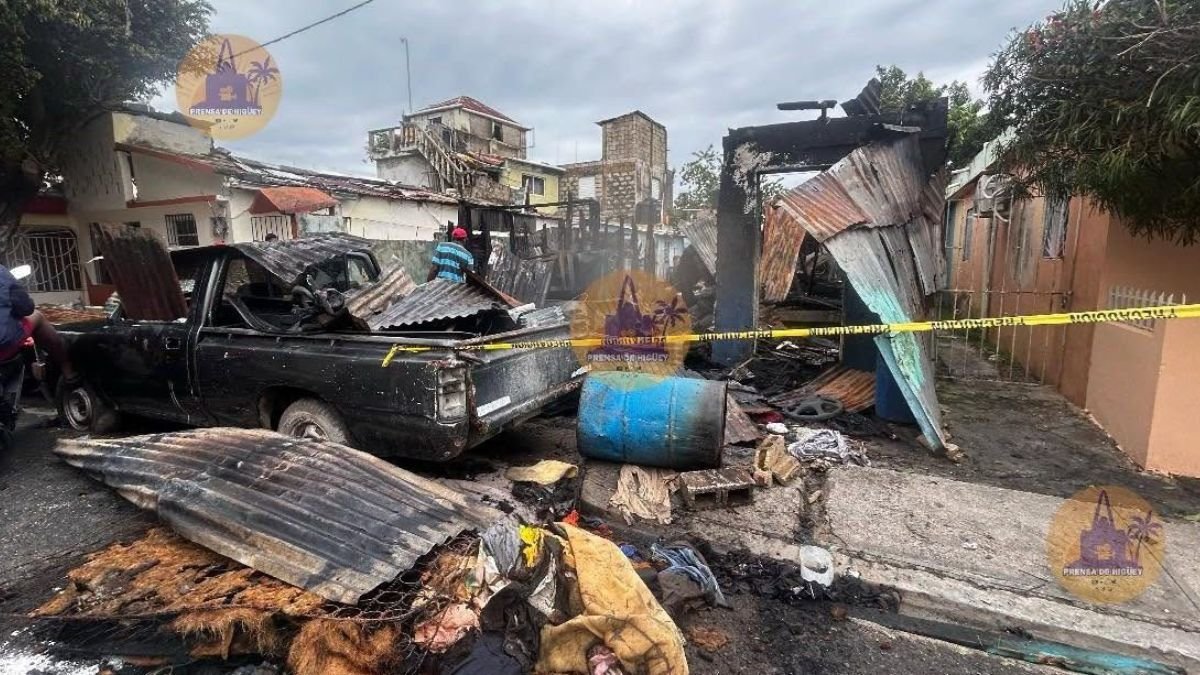 Incendio deja a varias familias sin hogar en el sector Antonio Guzmán de Higüey Incendio deja a varias familias sin hogar en el sector Antonio Guzmán de Higüey