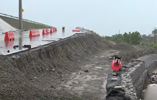 Lluvias de Melissa dañan tramo de la circunvalación de Baní
