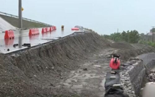 Lluvias de Melissa dañan tramo de la circunvalación de Baní