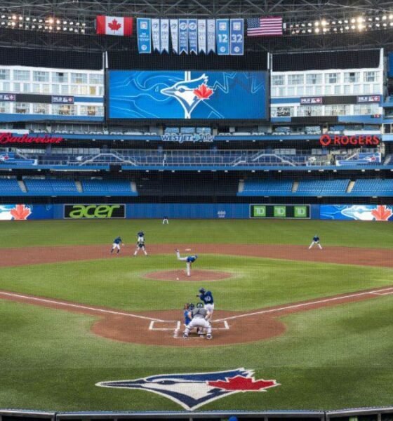 Azulejos dominan nuevamente a los Yankees y se colocan a un paso de avanzar en la serie