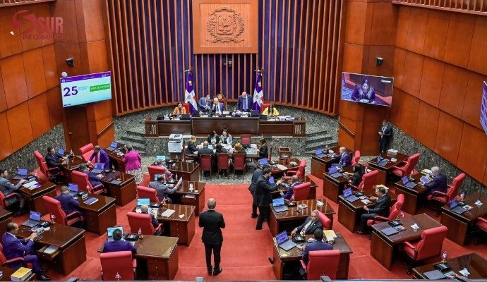 Senado aprueba en segunda lectura reforma al Código Laboral y mantiene sin cambios la cesantía Senado aprueba en segunda lectura reforma al Código Laboral y mantiene sin cambios la cesantía