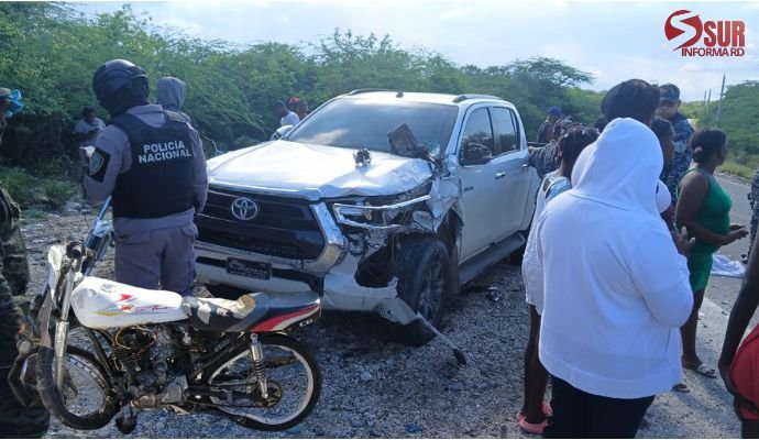 Dos jóvenes fallecen en trágico accidente en la carretera Barahona–Tamayo Dos jóvenes fallecen en trágico accidente en la carretera Barahona–Tamayo