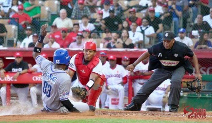 Licey y Estrellas brillan en jornada del béisbol invernal; suspendido juego de Águilas y Gigantes Licey y Estrellas brillan en jornada del béisbol invernal; suspendido juego de Águilas y Gigantes