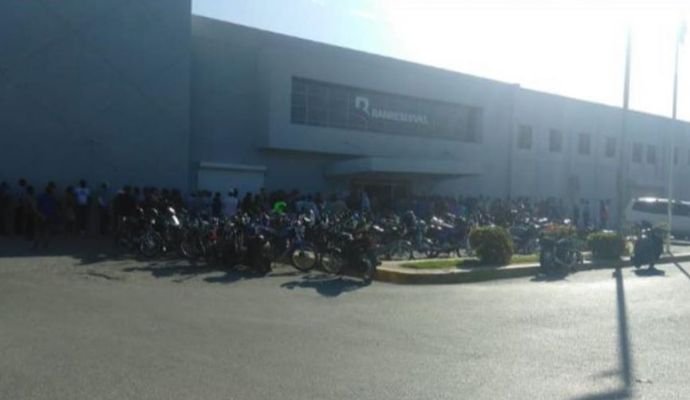 Tres detenidos por presunto desfalco de 39 millones en sucursal del Banco de Reservas en Barahona Tres detenidos por presunto desfalco de 39 millones en sucursal del Banco de Reservas en Barahona