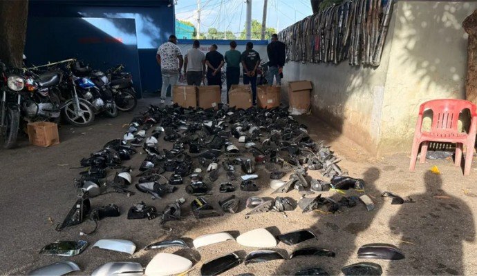Desmantelan red que robaba retrovisores en Santo Domingo Oeste y los vendía como nuevos Desmantelan red que robaba retrovisores en Santo Domingo Oeste y los vendía como nuevos
