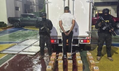 DNCD ocupa 85 paquetes de presunta cocaína escondidos en el techo de un camión en Pedro Brand DNCD ocupa 85 paquetes de presunta cocaína escondidos en el techo de un camión en Pedro Brand