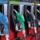 Gobierno mantiene precios de los combustibles y aplica ligeras rebajas en productos derivados del petróleo