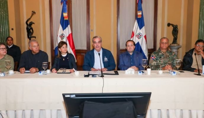 Gobierno mantiene suspensión laboral este sábado en provincias bajo alerta roja por tormenta Melissa Gobierno mantiene suspensión laboral este sábado en provincias bajo alerta roja por tormenta Melissa