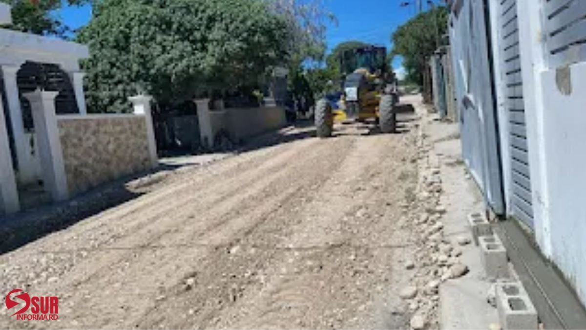 INDESUR mejora acceso vial en el sector Los Guandules de Barahona tras reclamo comunitario